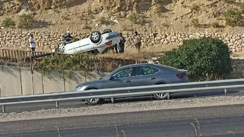 Sivas’ta Feci Kaza! Kontrolden Çıkan Araç Devrildi