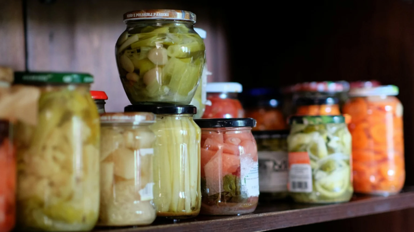 Turşu Hazırlığı Yaparken Dikkat! Kavanozları Ters Çevirmek Hayati Risk Barındırıyor: Uzmanlar Uyardı
