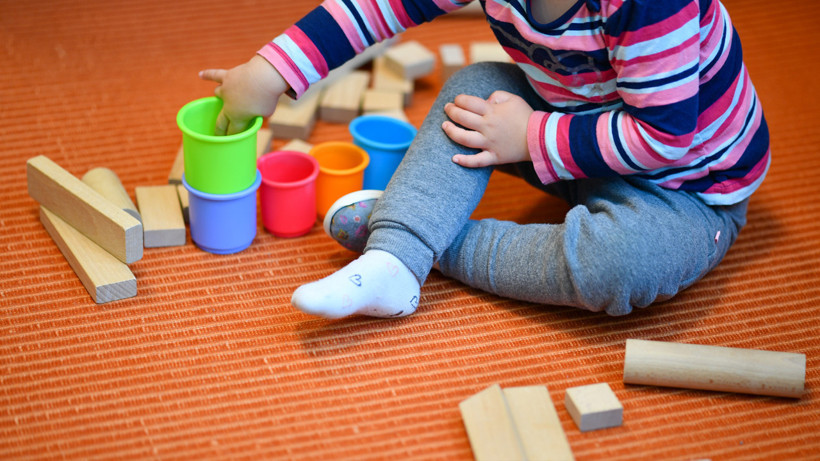 Kreş Yok 'Komşu Anne' Var: Bakanlığın Yeni Uygulamasına Tepki Yağdı