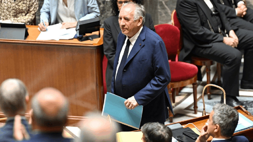 Fransa'da Hükümet Düştü