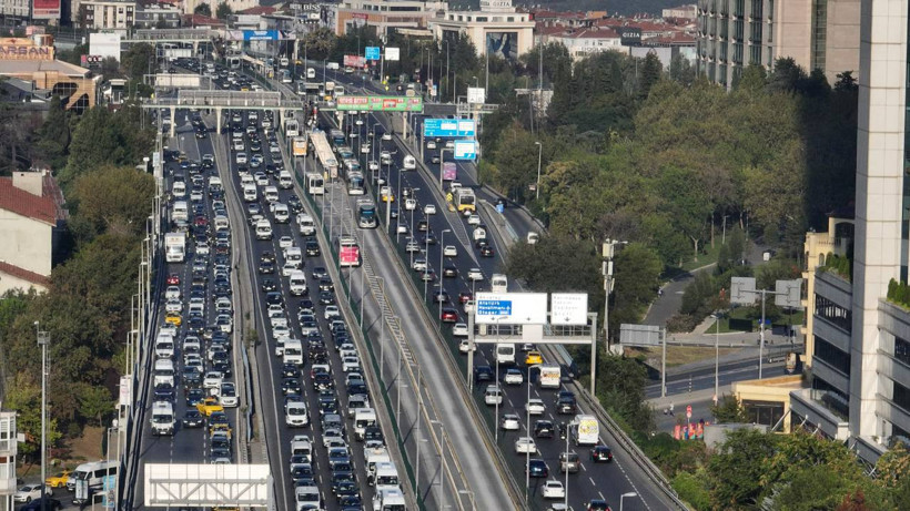 İstanbul’da Trafik Kilitlendi! Yoğunluk Yüzde 76’ya Çıktı