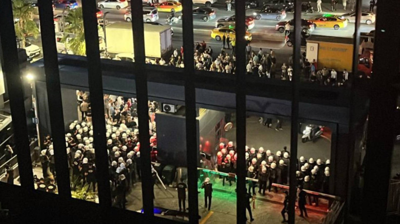 Sosyal Medyada Polis Ablukasına Tepki Gösteren 3 Kişi Tutuklandı