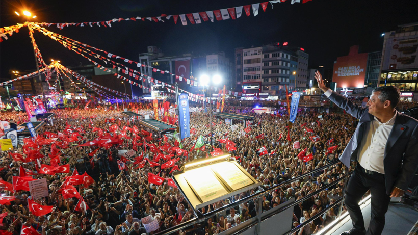 CHP lideri Özel Kadıköy'de: 'Saraçhane Sağdan ve Soldan Mücadeleyi Öğretti'