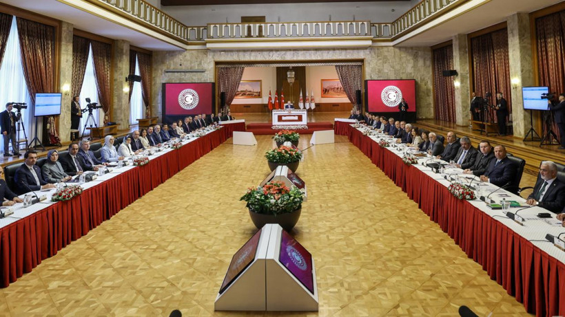 'Süreç' Komisyonu Bugün Toplanıyor: İş Dünyası ve Sendikalar Dinlenecek, MHP'nin 'İmralı' Önerisi Gündemde