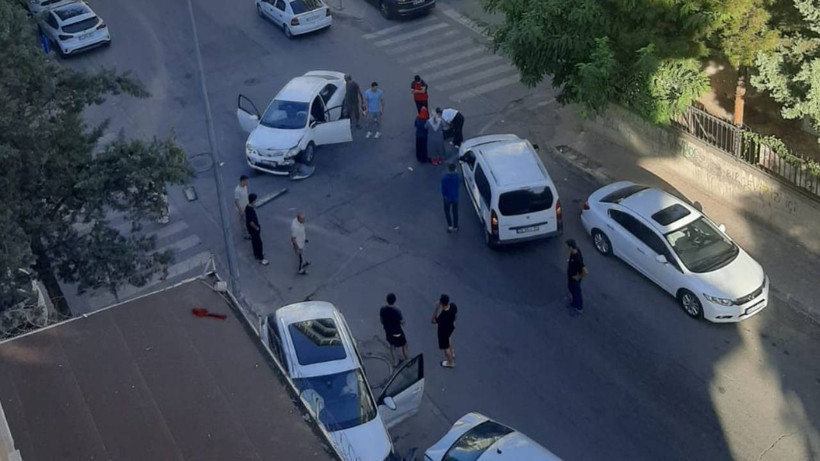 Batman’da İki Otomobil Çarpıştı