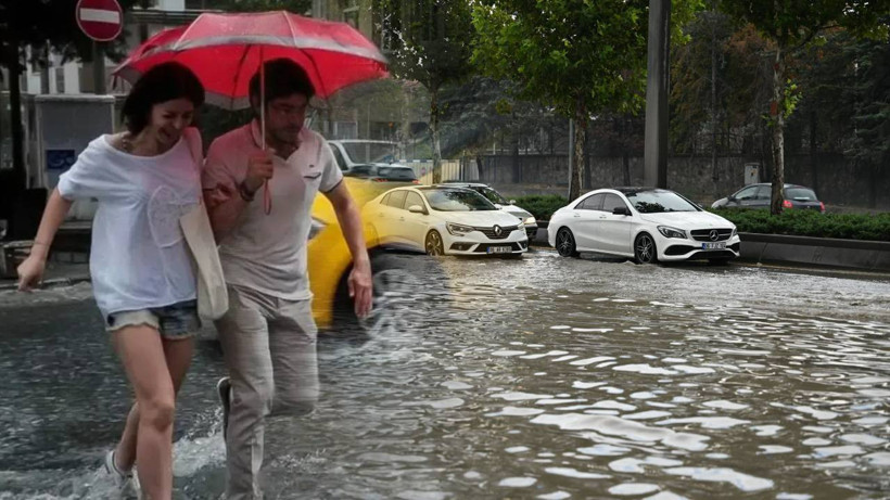 Meteoroloji’den Sağanak Uyarısı! Saat Verildi: İstanbul ve Karadeniz’de Yağış Bekleniyor
