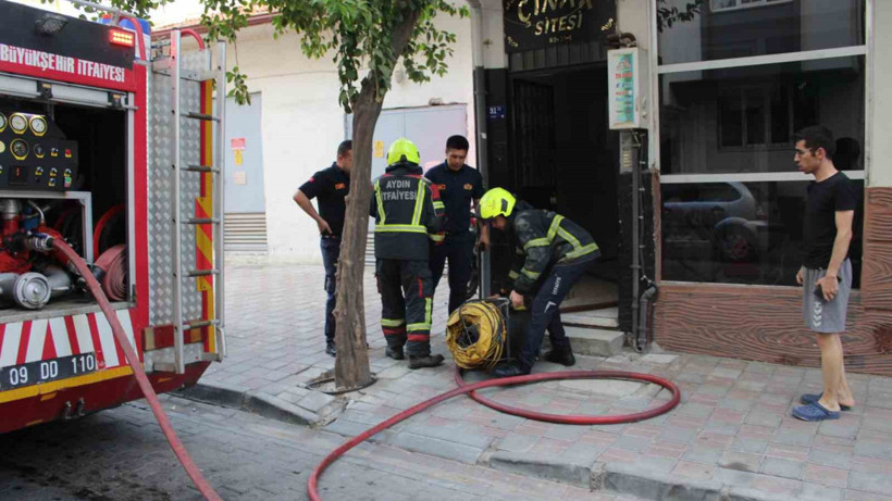 Aydın'da Yağ Dolu Tavadan Çıkan Yangın Mutfağı Kül Etti