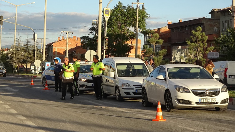 Motosiklet Araçların Arasında Sıkıştı! 1 Yaralı