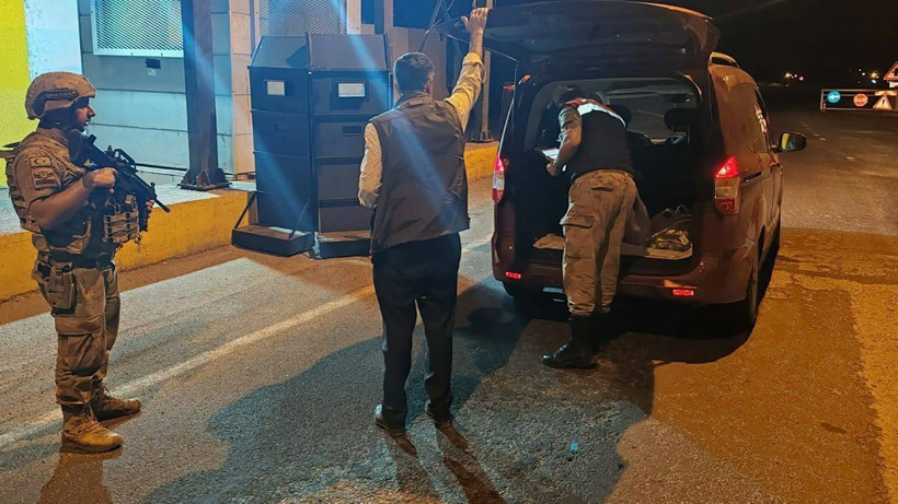 Ağrı'da 3 Şahıs ve 7 Düzensiz Göçmen Yakalandı