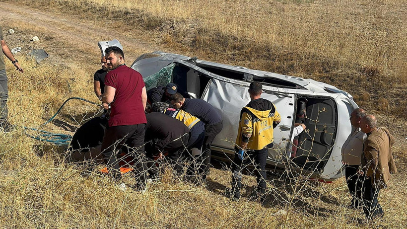 Sivas’ta Şarampole Uçan Otomobildeki 4 Kişi Yaralandı