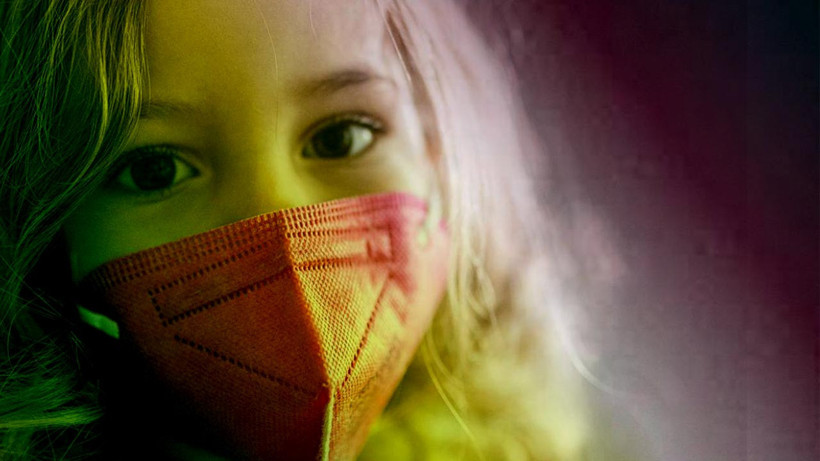 Çocuklarda Büyük Tehlike! Boğaz Ağrısı ve Ateşle Başlayan Yeni Varyant Hızla Yayılıyor