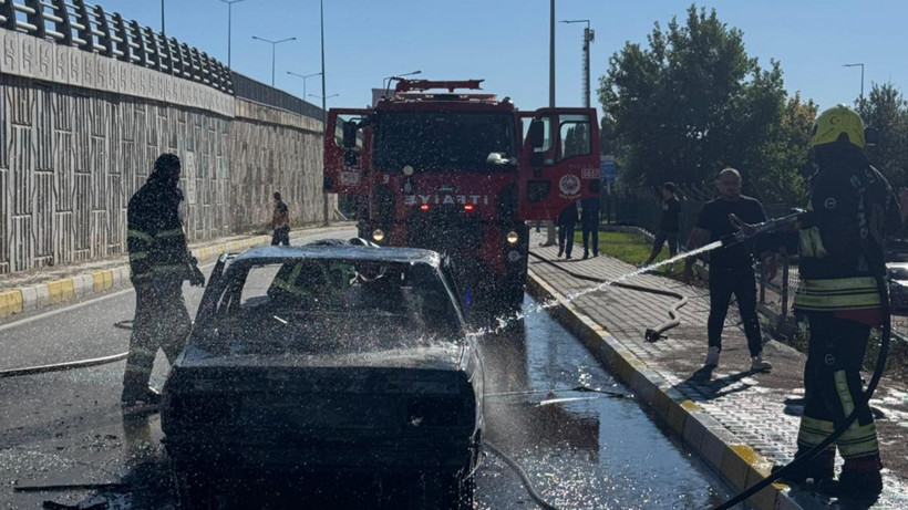 Sivas'ta Otomobil Yangını Korkuttu