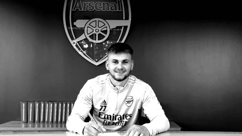 Futbol Dünyasını Sarsan Ölüm! Daha 21 Yaşındaydı: Maç Sırasında Beton Duvara Çarpan Arsenal’ın Eski Yıldızı Hayatını Kaybetti