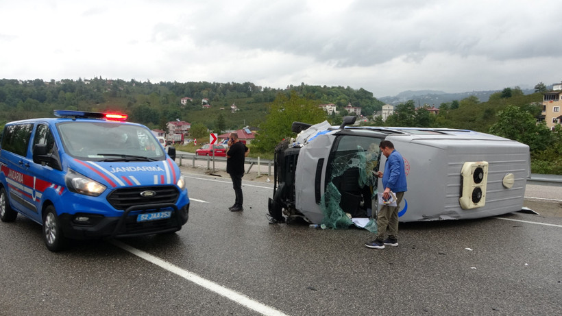 Ordu’da Hasta Nakil Aracı Devrildi: Sürücü Yaralı
