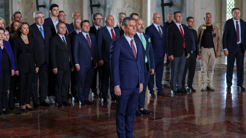 Özgür Özel'den Anıtkabir'e Ziyaret