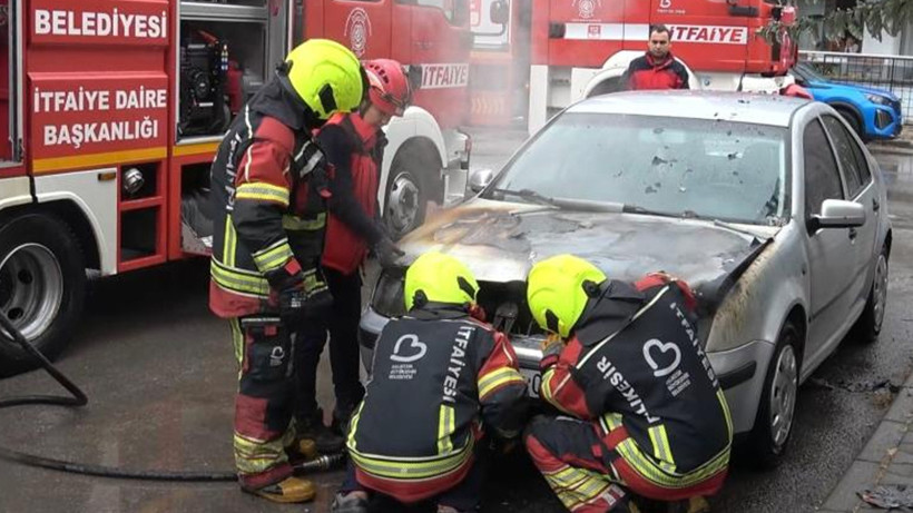 Balıkesir’de Park Halindeki Araç Kül Oldu