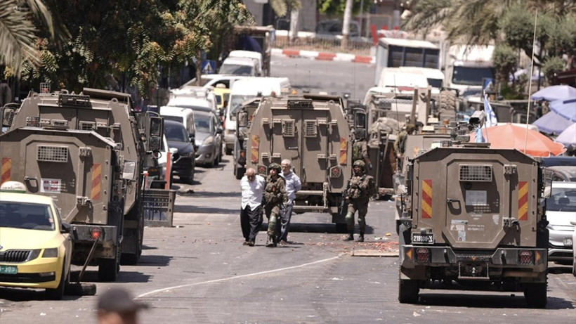 İsrail'den Batı Şeria'ya Baskın! Biri Çocuk 44 Kişiyi Alıkoydu