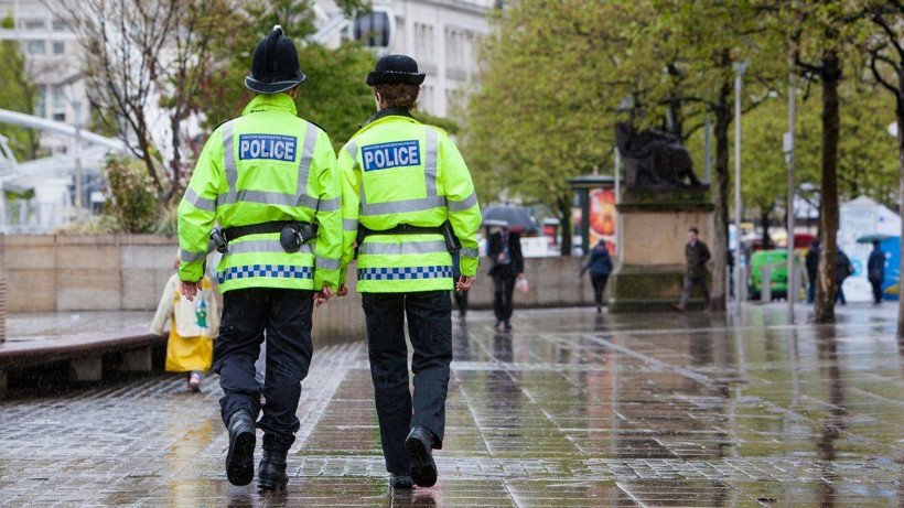 İngiltere Manchester'da Sinagog Önünde Bıçaklı Saldırı: 1 Ölü, 4 Yaralı