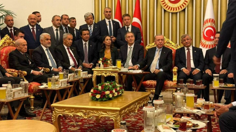 Cumhurbaşkanı Erdoğan, Hatimoğulları'nı Neden Alkışladı? İşte İç Salonda Yaşananlar