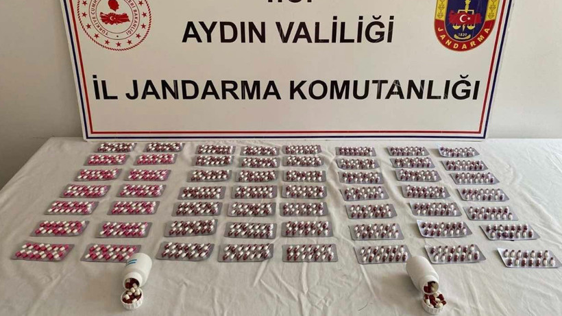 Kuşadası'nda Otobüs Operasyonu: Bavuldan 900'ü Aşkın Sentetik Hap Çıktı