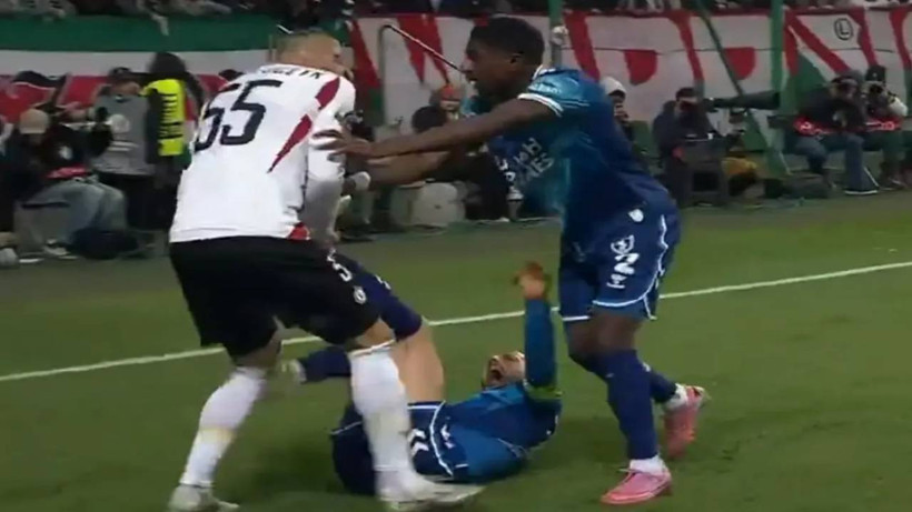 Yenilgiyi Hazmedemeyince Olanlar Oldu! Avrupa Ligi’nde Türk Futbolcuya Olay Hareket