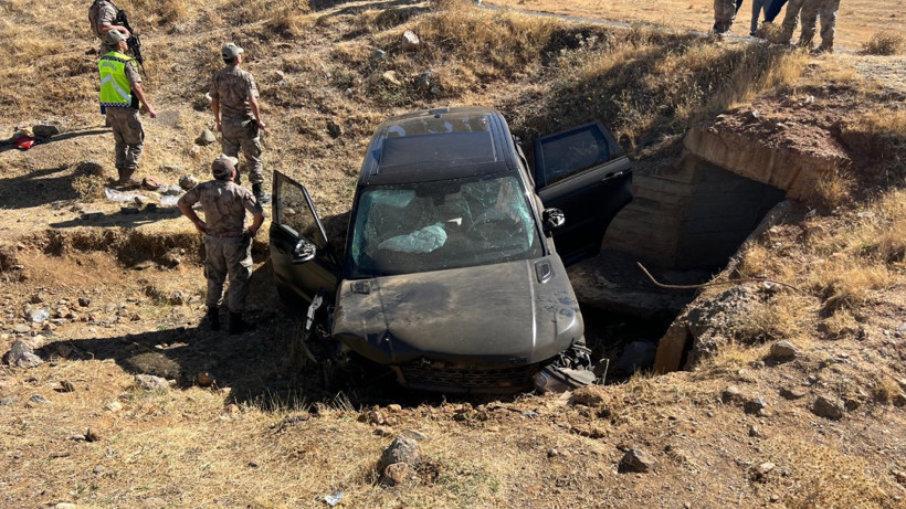 Muş’ta Otomobil Şarampole Uçtu! 3 Kişi Yaralandı