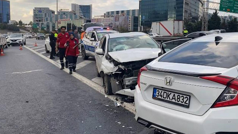 Bağcılar'da TEM Otoyolu’nda Kaza! 4 Yaralı