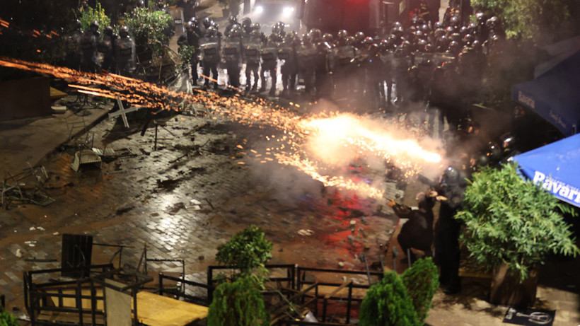 Gürcistan Ayakta! Polisle Eylemciler Çatıştı: 27 Kişi Yaralı