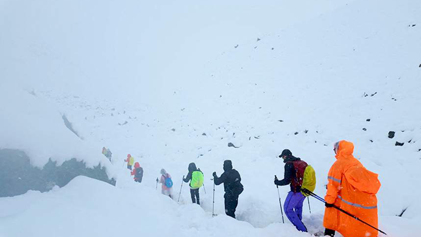 Everest Dağı’nda Alarm! Yüzlerce Kişi Mahsur Kaldı