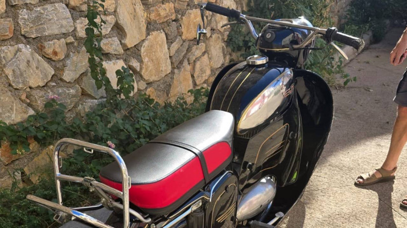 Gazipaşa’da Motosiklet Mıcırda Kaydı: 2 Kişi Yaralandı