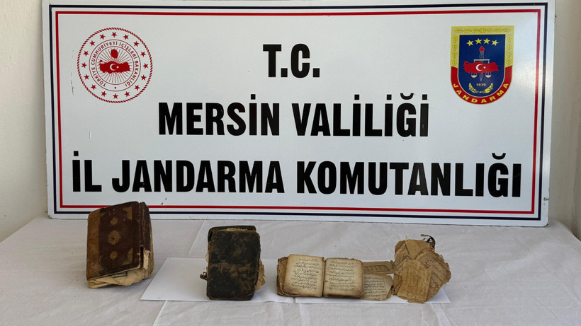 Mersin'de Tarihi Eser Kaçakçılarına Operasyon! 4 El Yazması Kur'an Ele Geçirildi