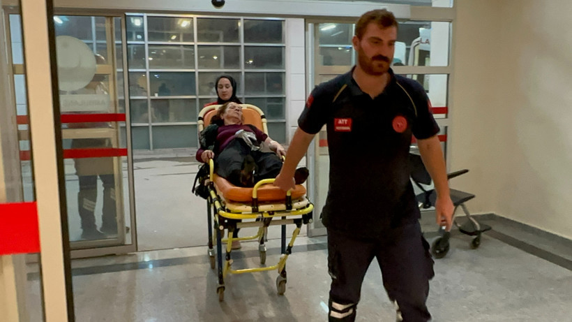 Otomobil Yaşlı Kadına Çarptı