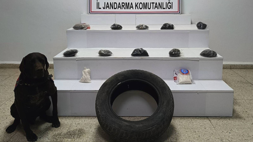 Van’da Araç Lastiğine Saklanan 5 Kilo 611 Gram Uyuşturucu Bulundu