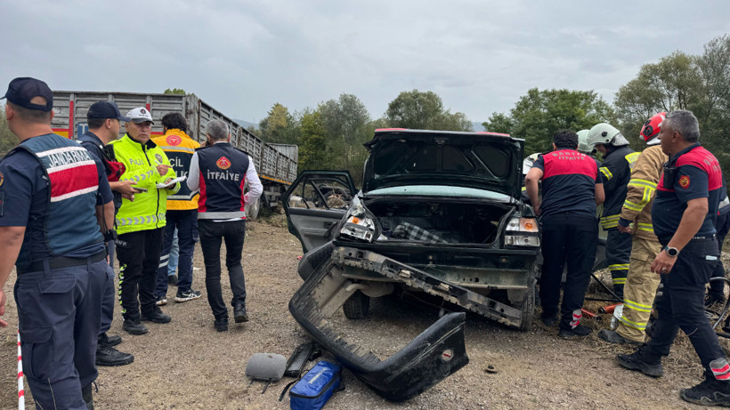 Bartın'da Otomobille Tır Çarpıştı: 2 Ölü, 1 Yaralı