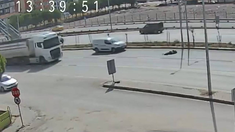 Yolun Karşısına Geçerken Kamyonet Çarptı