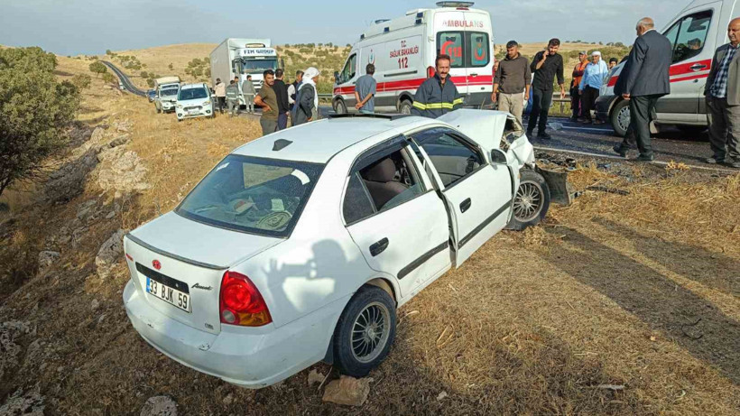 Mardin'de İki Otomobil Çarpıştı: 4 Kişi Yaralandı