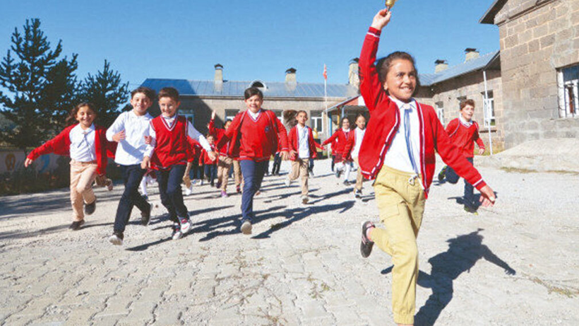 Okul Kıyafeti Değişikliği Uygulamasına Tam Destek! Her 10 Veliden 8'i Olumlu Buldu