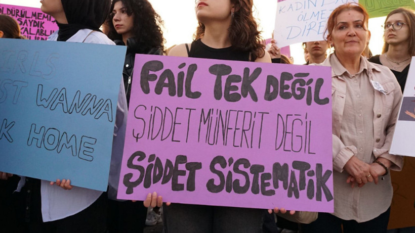 Ev İçi Acil Yardım Hattı Korkunç Tabloyu Gösterdi: 1 Ayda 396 Çağrı Geldi, Yüzde 90'ı Kadın