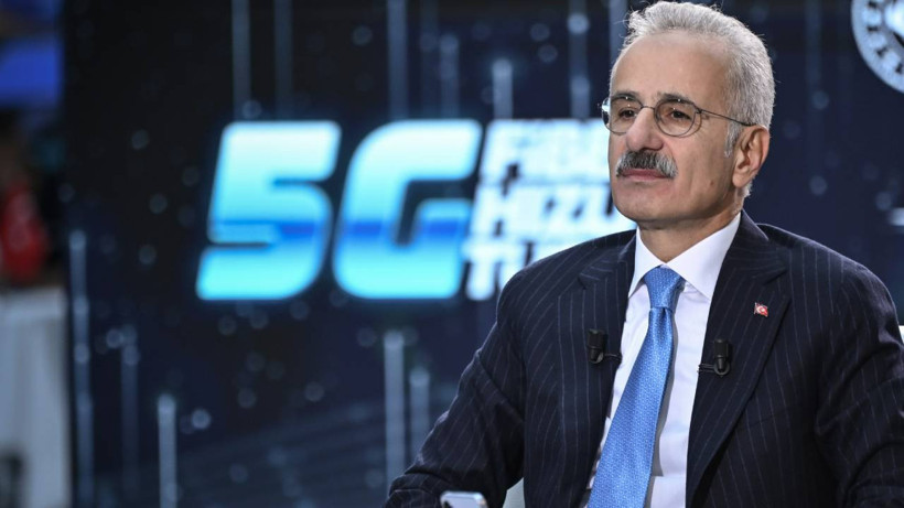 Bakan Uraloğlu 5G'nin Detaylarını Duyurdu: O Telefonlar ve SIM Kartlar Değişecek