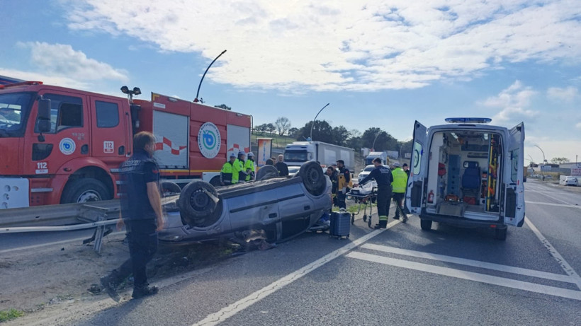Tekirdağ’da Otomobil Bariyere Çarpıp Devrildi: 1 Yaralı