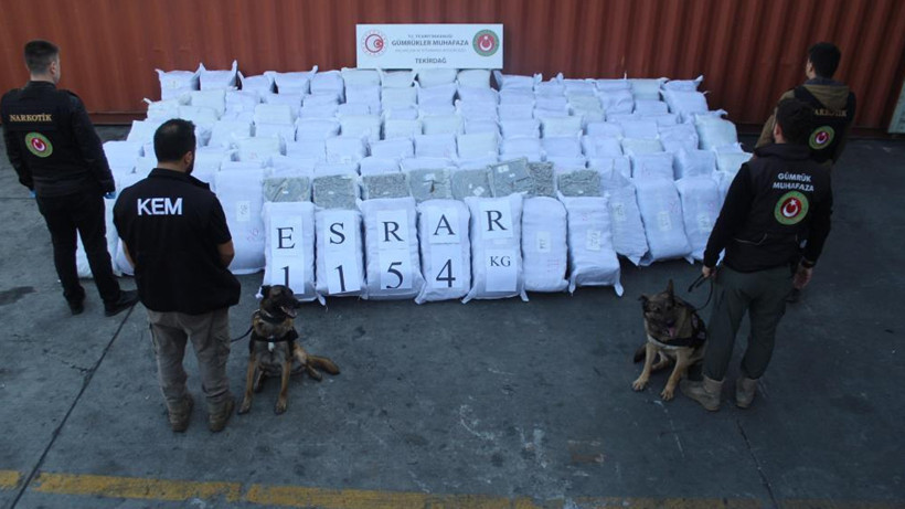 İki İlde Aynı Anda Alarm: 1,3 Ton Uyuşturucu Gümrük Kapısında Yakalandı!