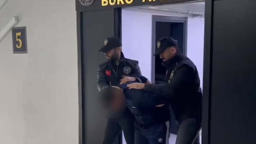 İzmir Konak'ta Cinayet: Eski Eşi Sokakta Bıçaklayarak Öldürdü, Şüpheli Tutuklandı