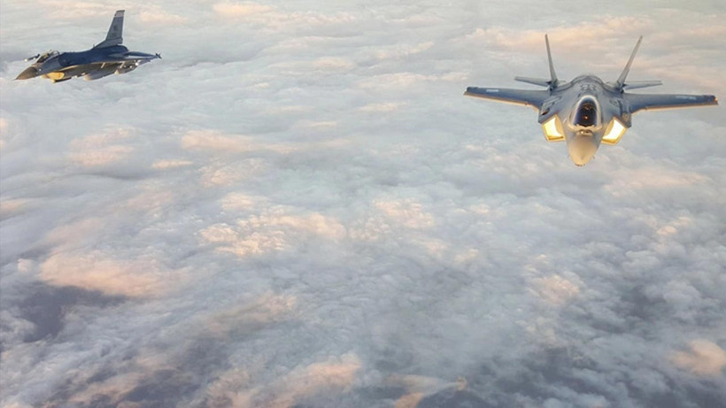 ABD'ye Ait F-16 Savaş Uçağı Düştü