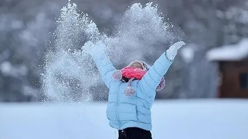 Türkiye Beyaz Büründü, Kar Tatili Haberleri Peş Peşe Geldi! İstanbul'un 5 İlçesinde de Okullar Tatil