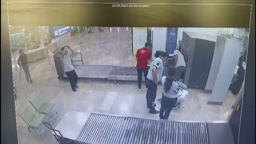 Sıfır Bir ve Kıyma dizisi oyuncusu Ulaş Ünal, havaalanında bir avukatın cüzdanını çaldı - Resim: 9