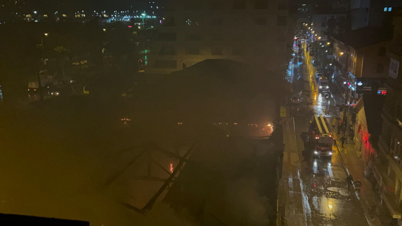 Depremin yıkamadığı tarihi binayı yangın kül etti - Resim: 5