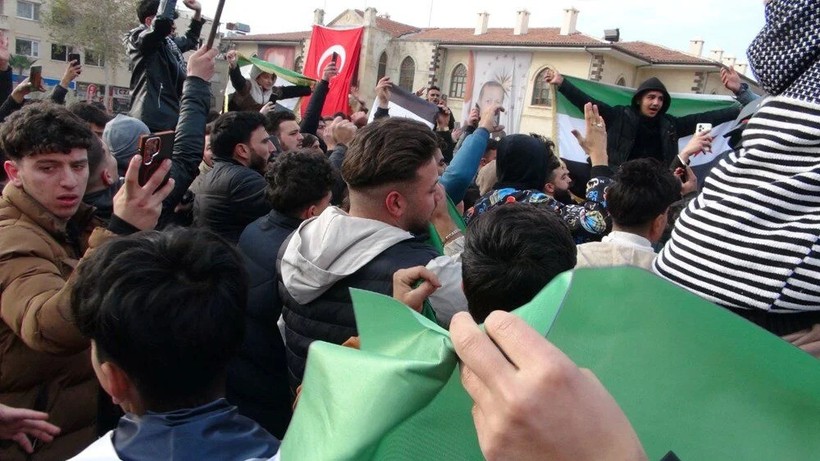 Suriyeliler Türkiye'nin Dört Bir Yanında Kutlama Yapıyor - Resim : 2