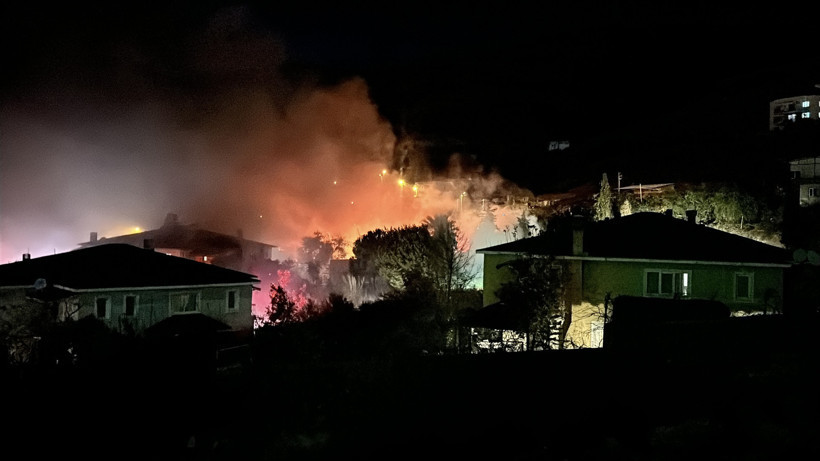 Alevler Geceyi Aydınlattı! İzmir'de Tekstil Fabrikasında Korkutan Yangın - Resim : 1