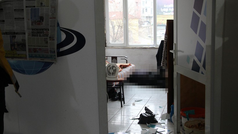 70 Yaşındaki Adamın Yaşadığı Depoda Cansız Bedeni Bulundu - Resim : 1