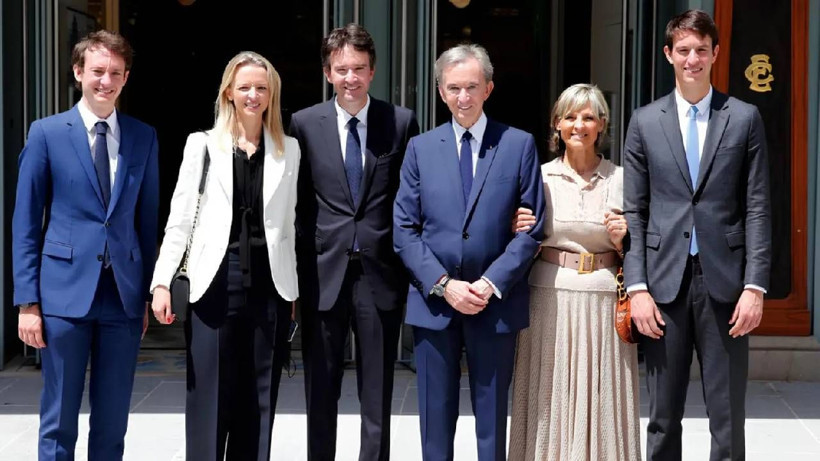 Ünlü Milyarder O Gazeteyi Satın Aldı: Medyada Kazan Kaynadı! Moda Devi Medya İmparatoru Oldu - Resim: 3